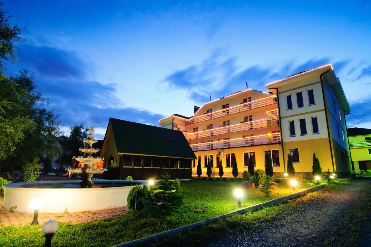 Hotel Continent Polyána Kültér fotó